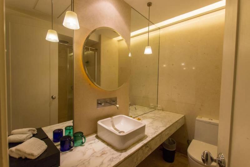 חדר אקזקיוטיב, Hiyet Oriental