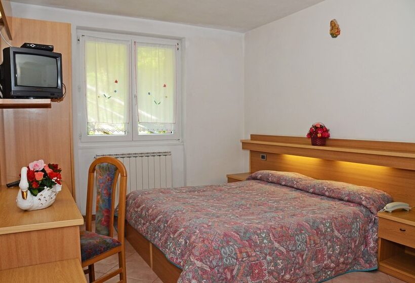 标准三人间, La Roccia