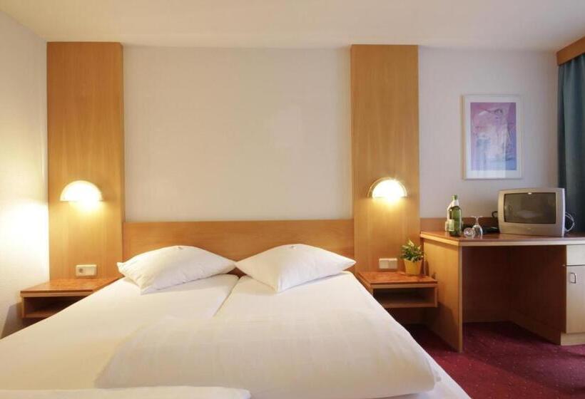 ファミリールーム, Tia Monte