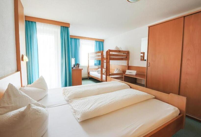 ファミリールーム, Tia Monte