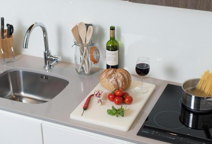 스탠다드 스튜디오, Staybridge Suites London Vauxhall, An Ihg