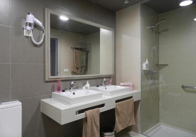 חדר סופריור, Hanting