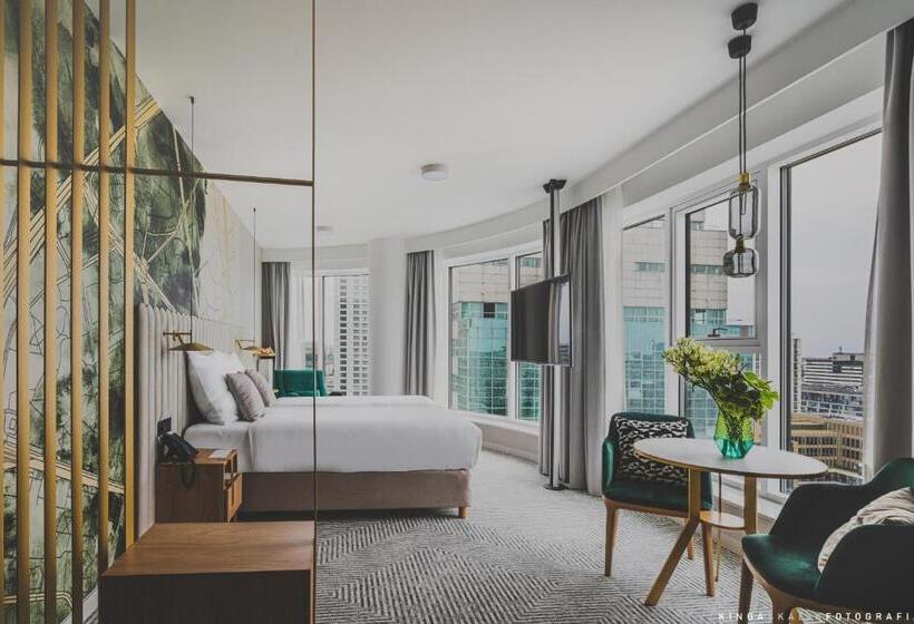 带大床的套房, Royal Tulip Warsaw Centre