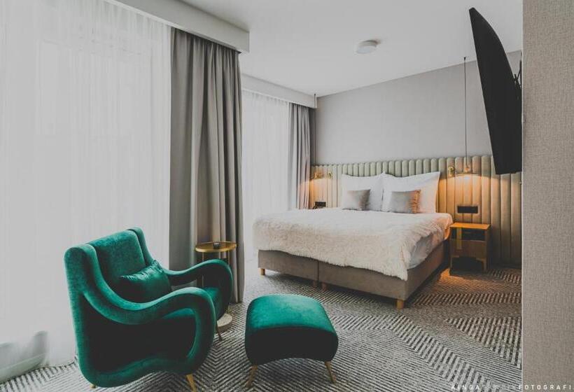 带大床的小型套房, Royal Tulip Warsaw Centre