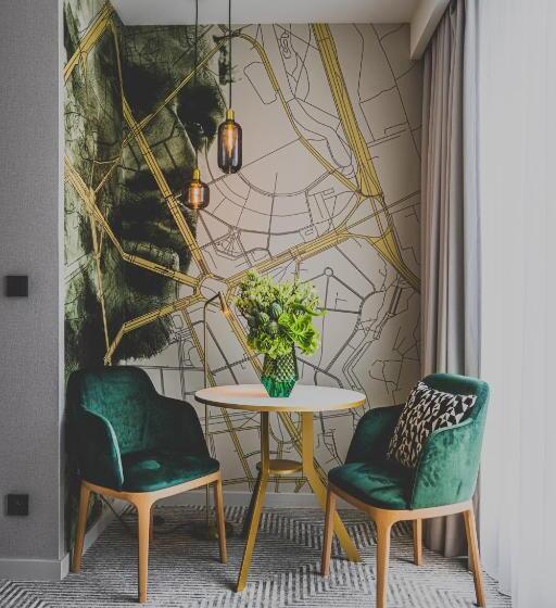 带大床的小型套房, Royal Tulip Warsaw Centre