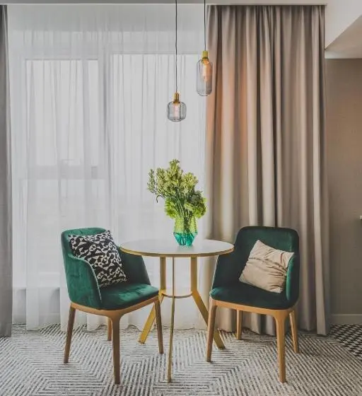 キングサイズベッドのジュニアスイート, Royal Tulip Warsaw Centre