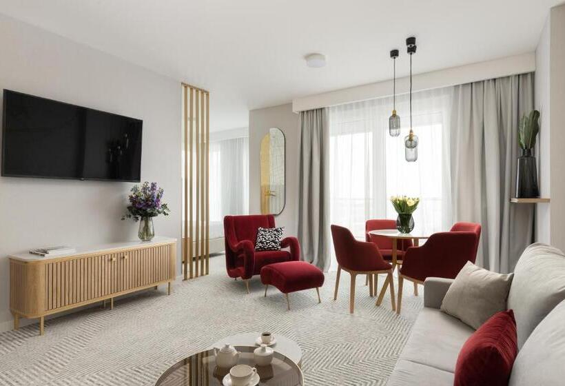 家庭间, Royal Tulip Warsaw Centre