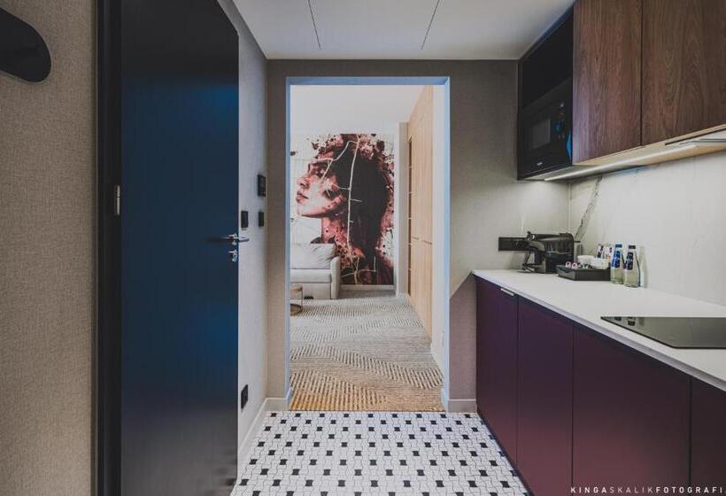 家庭间, Royal Tulip Warsaw Centre