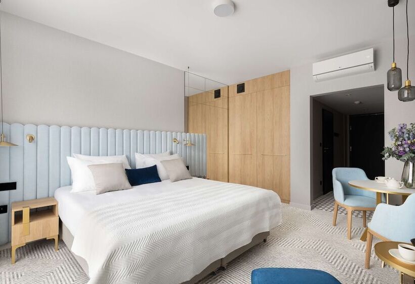 Номер Стандарт с Балконом, Royal Tulip Warsaw Centre