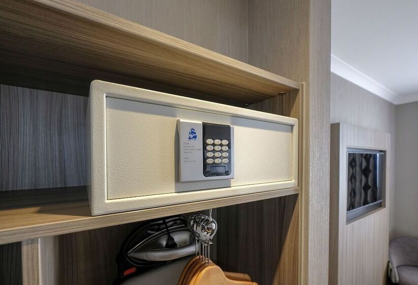 スタンダードルーム, City Sleeper At Royal National