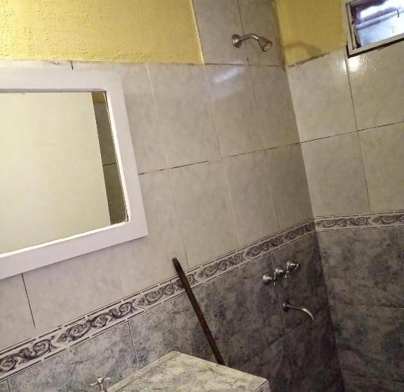 غرفة قياسية ثلاثية, Sweet Guest House