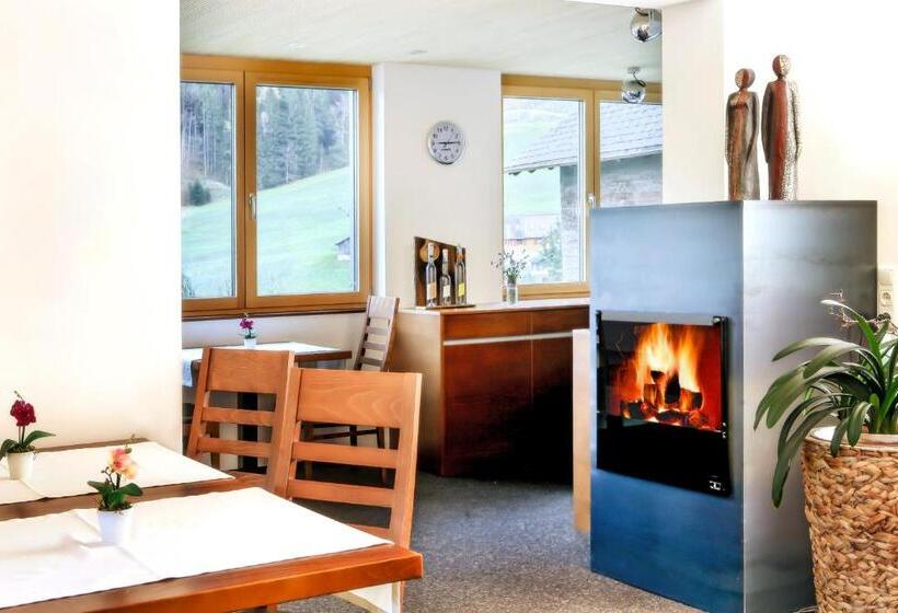 غرفة قياسية, Garni Madrisa