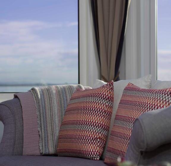 Номер Стандарт, Clifton Arms