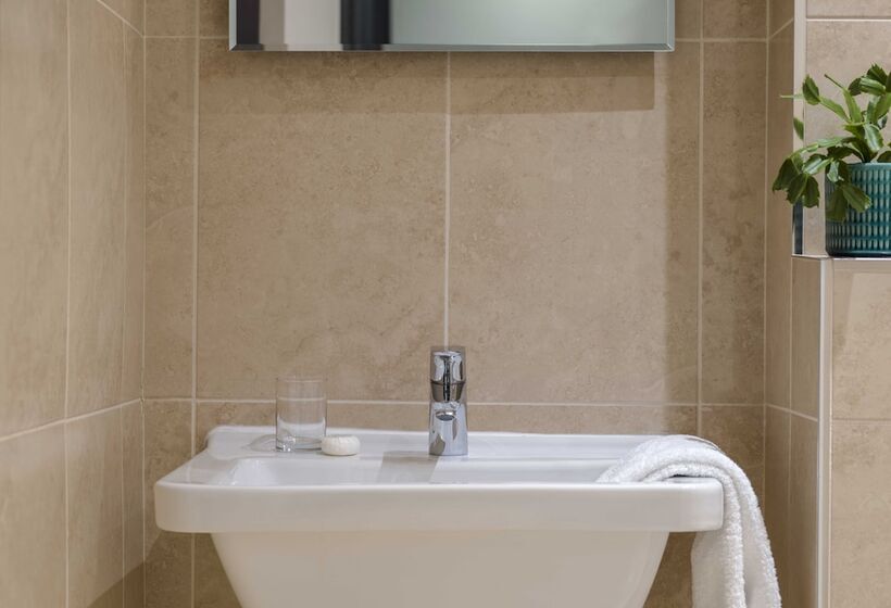 Классический Номер, Clifton Arms