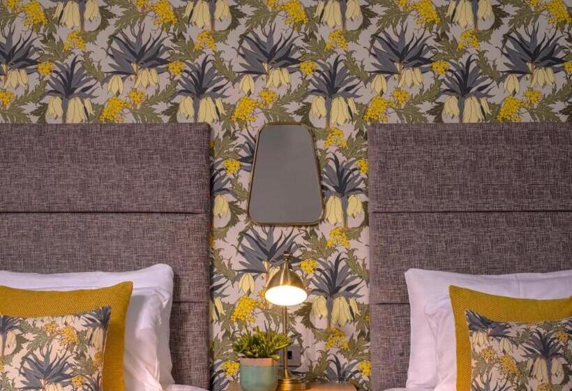 Номер Стандарт, Clifton Arms