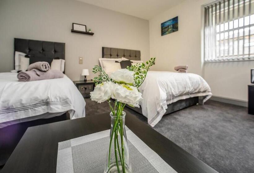 חדר דלוקס לשלושה, Huddersfield Central Lodge