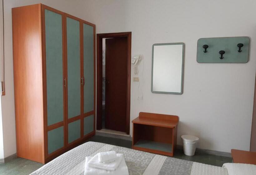 اتاق استاندارد با بالکن, Mara