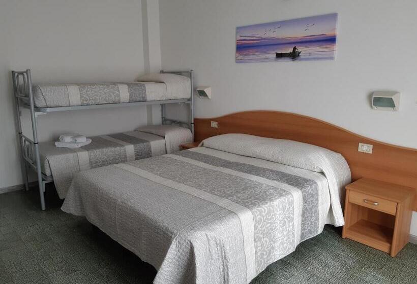 اتاق استاندارد چهارنفره با بالکن, Mara