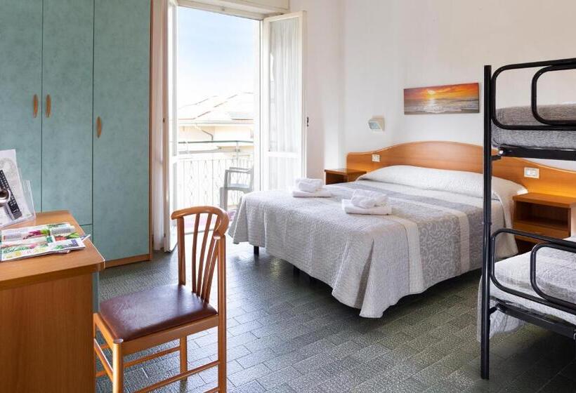 اتاق استاندارد چهارنفره با بالکن, Mara