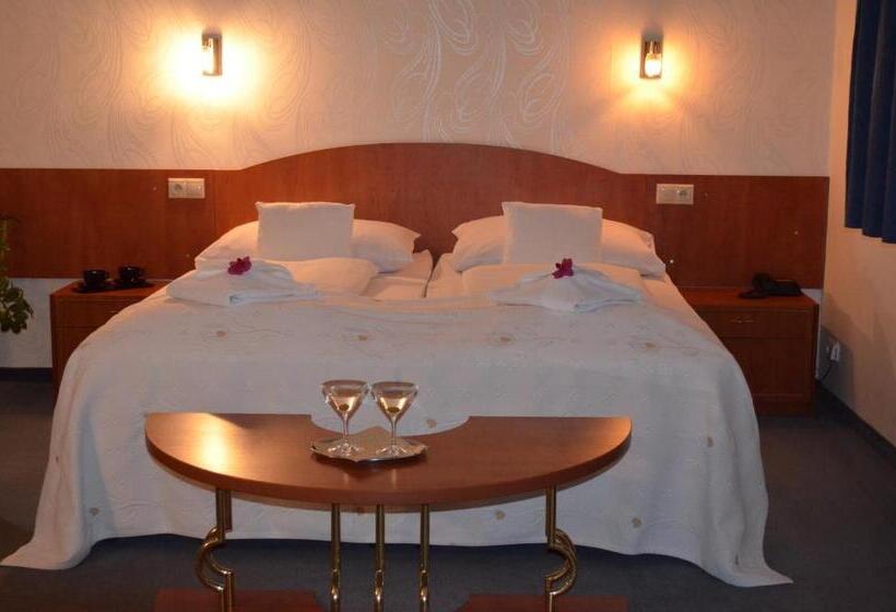 带阳台的豪华间, Margit