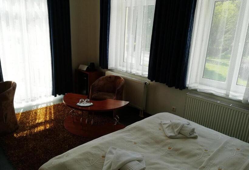 带阳台的豪华间, Margit