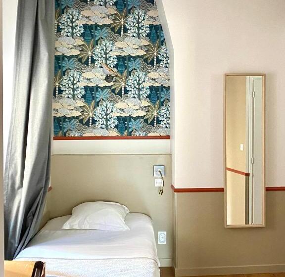 家庭间, O Lyon Charite