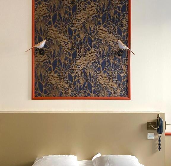 标准三人间, O Lyon Charite