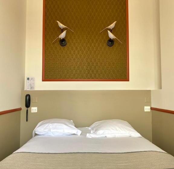 标准单人间, O Lyon Charite