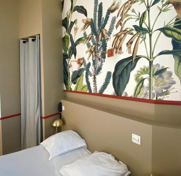 标准单人间, O Lyon Charite