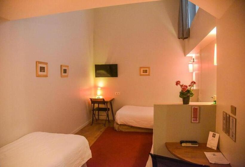 标准三人间, O Lyon Charite