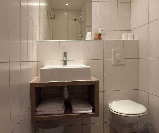 标准间, O Lyon Charite