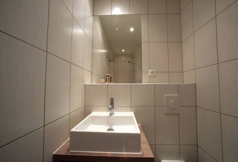 标准间, O Lyon Charite