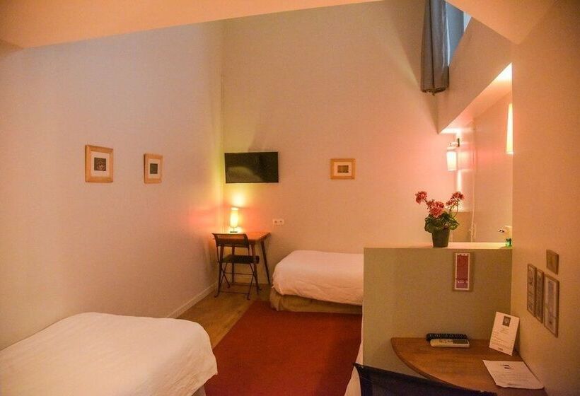 标准三人间, O Lyon Charite