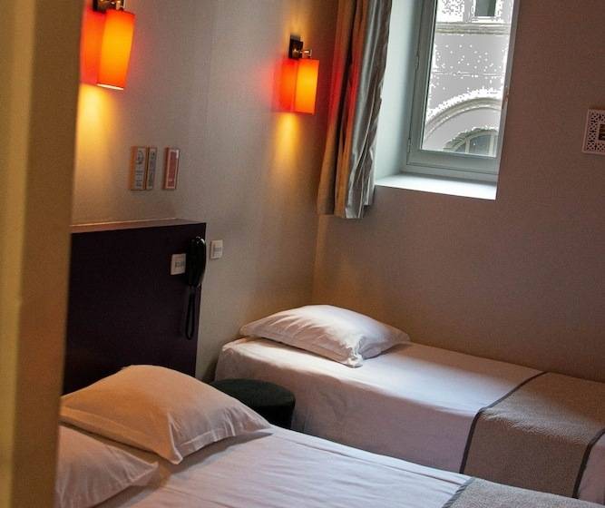 标准三人间, O Lyon Charite