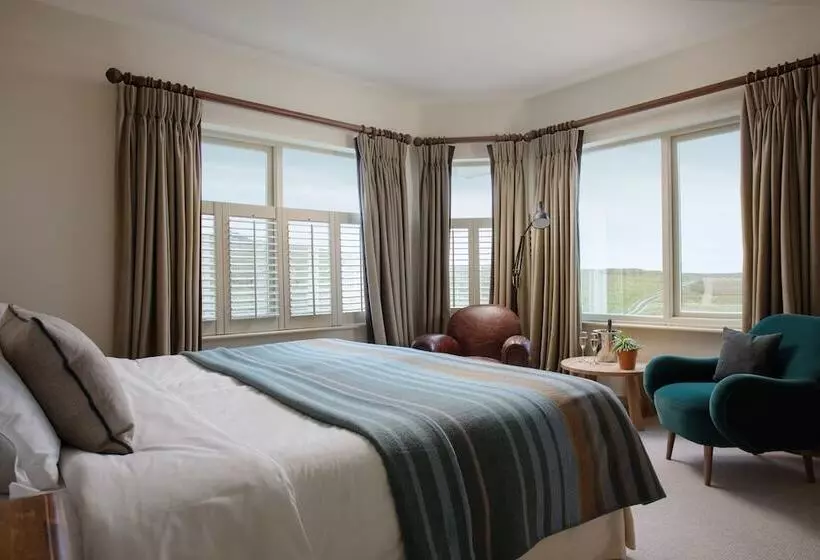 اتاق سوپریور با چشم‌انداز جانبی دریا, The Lewinnick Lodge