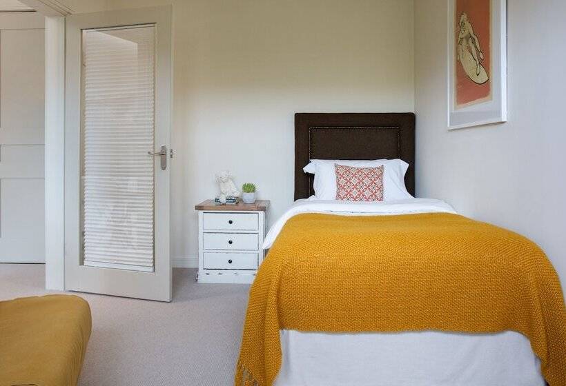 Семейный Номер, The Lewinnick Lodge