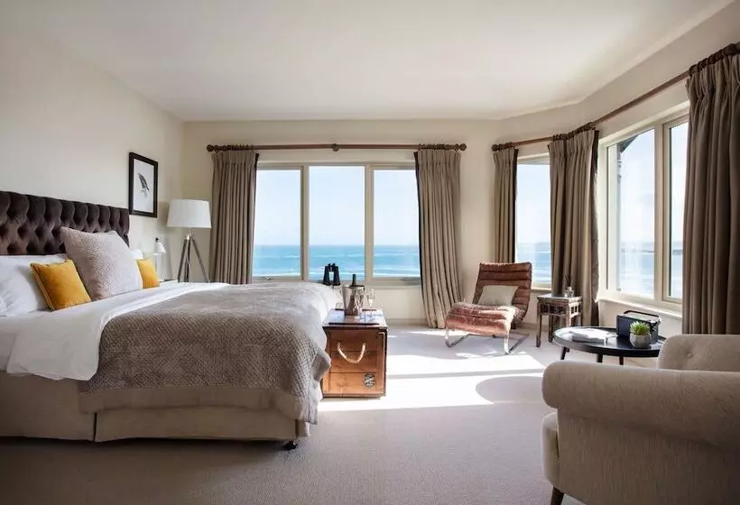 اتاق لوکس, The Lewinnick Lodge