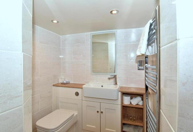 غرفة قياسية, The Old Black Lion