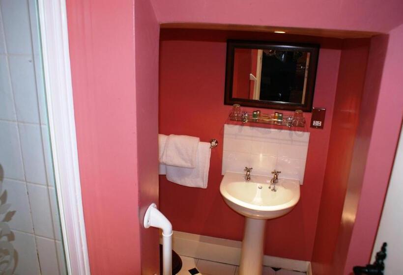 غرفة قياسية, The Old Black Lion