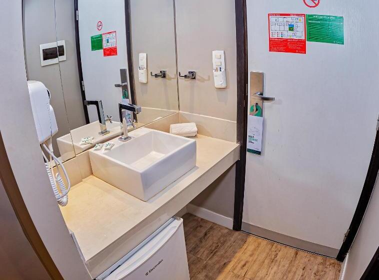 デラックスルーム, The