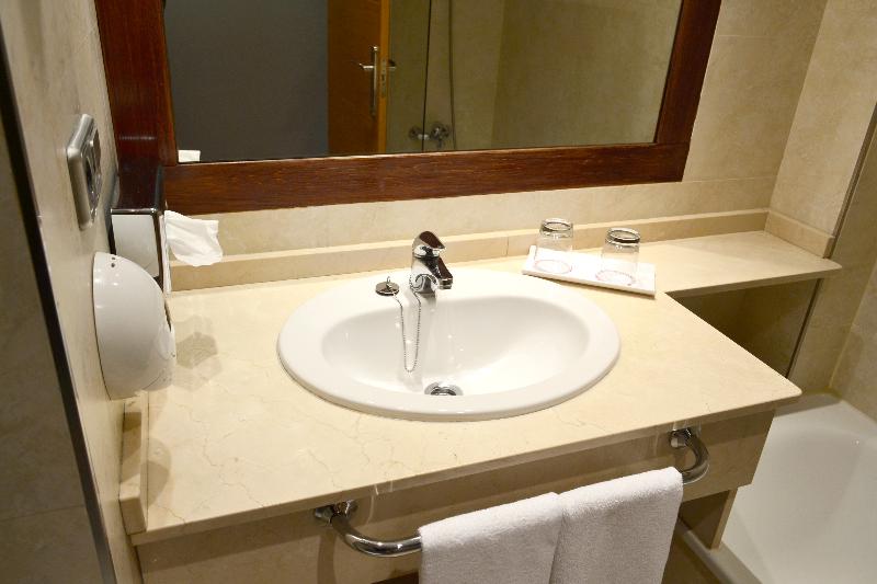 デラックスルーム, The