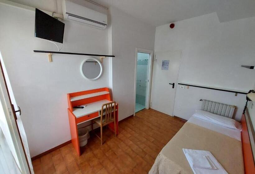 חדר סטנדרט יחיד, Zani