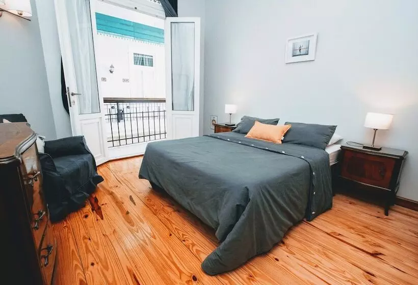 اتاق استاندارد یک نفره, Milhouse Hostel Hipo