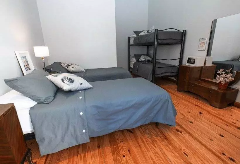 اتاق استاندارد چهار تخته, Milhouse Hostel Hipo