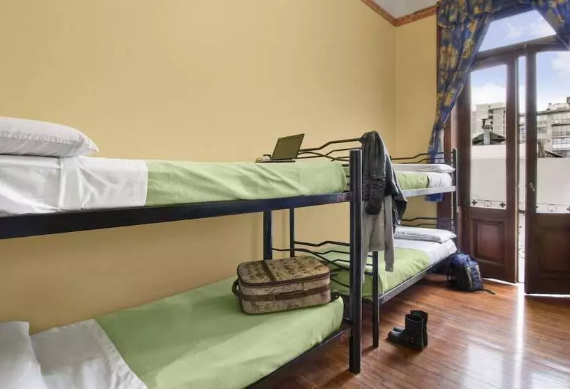 تختخواب در اتاق مشترک, Milhouse Hostel Hipo