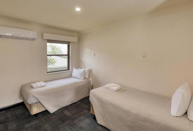 اتاق استاندارد سه نفره, The Palms Dubbo