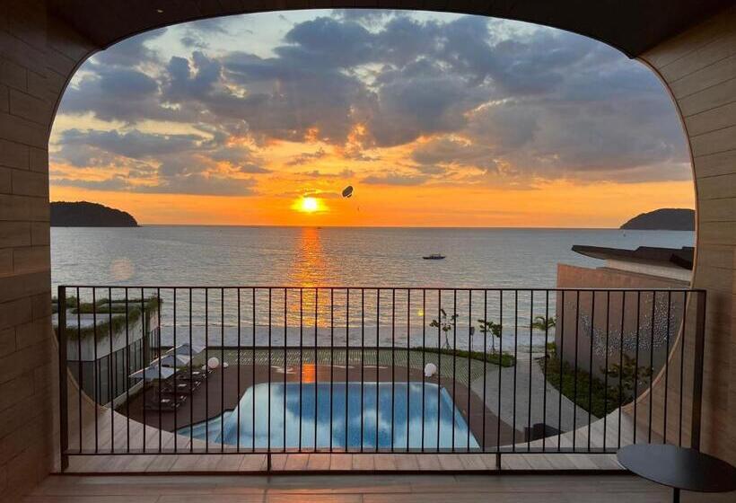 キングサイズベッドのデラックスルーム, Parkroyal Langkawi Resort