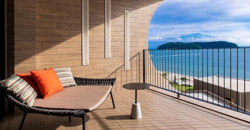 キングサイズベッドのデラックスルーム, Parkroyal Langkawi Resort