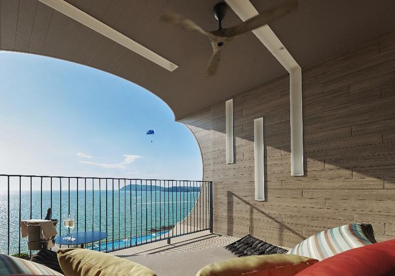Люкс Deluxe Вид на Море, Parkroyal Langkawi Resort