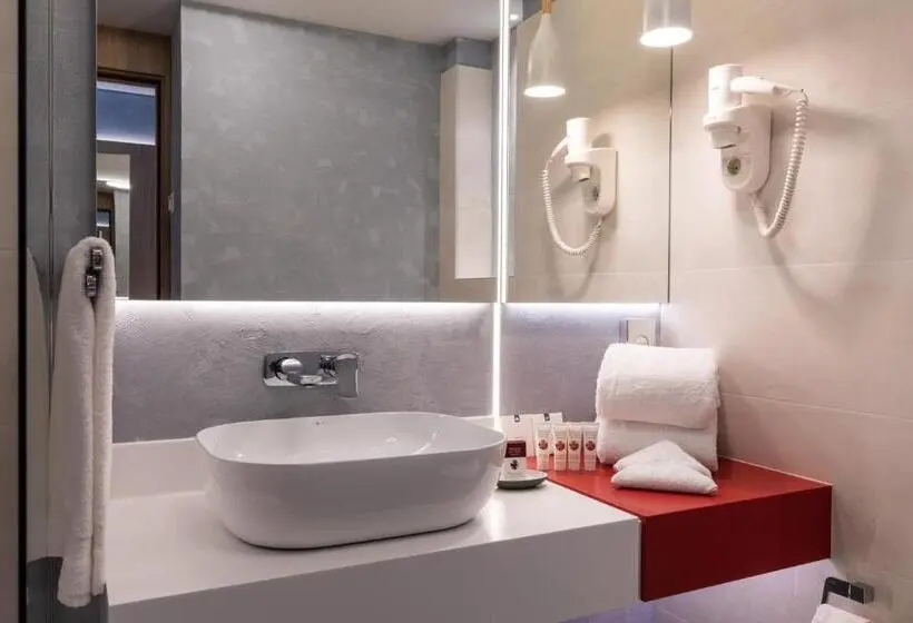 اتاق استاندارد یک نفره, Ramada By Wyndham Slatina Parc